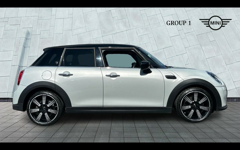 Mini Hatch 5-Door Hatch Cooper Exclusive White #3