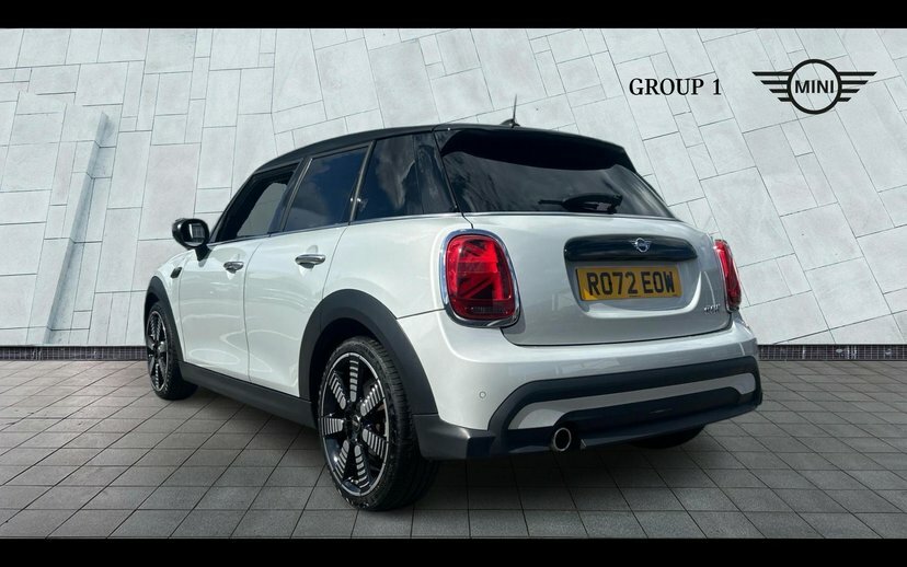 Mini Hatch 5-Door Hatch Cooper Exclusive White #2