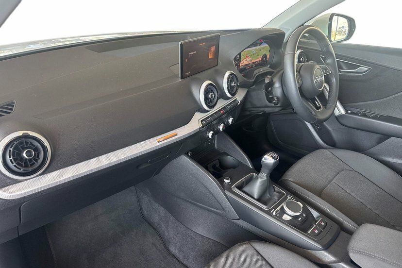 Audi Q2 1.0 Tfsi 30 Sport Suv 110 Ps White #2
