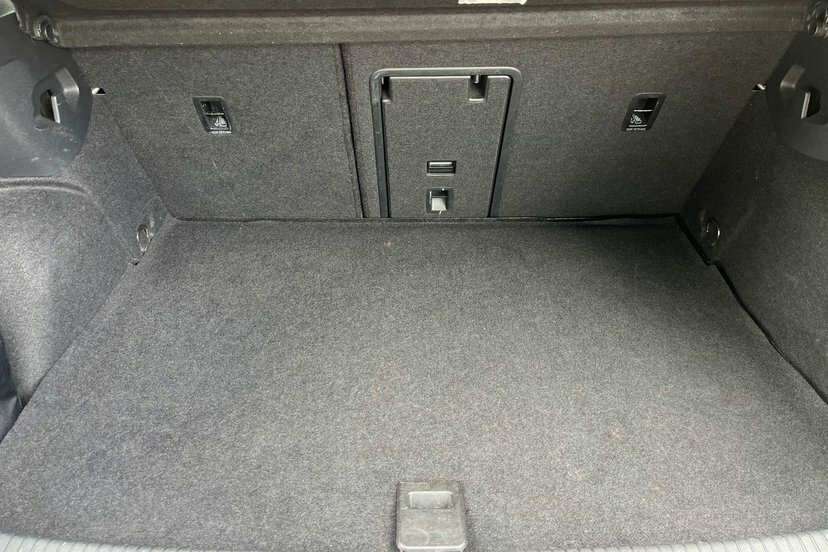 Volkswagen e-Golf 1.5 Tsi Life Estate Blue #10