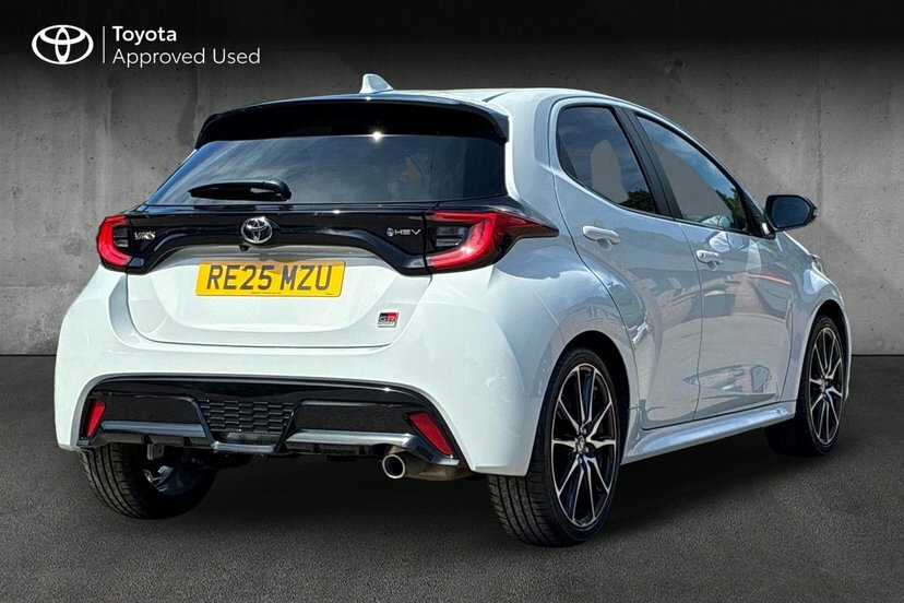 Toyota Yaris 1.5 Vvt-h Gr Sport Hatchback Hybrid E-c Grey #2
