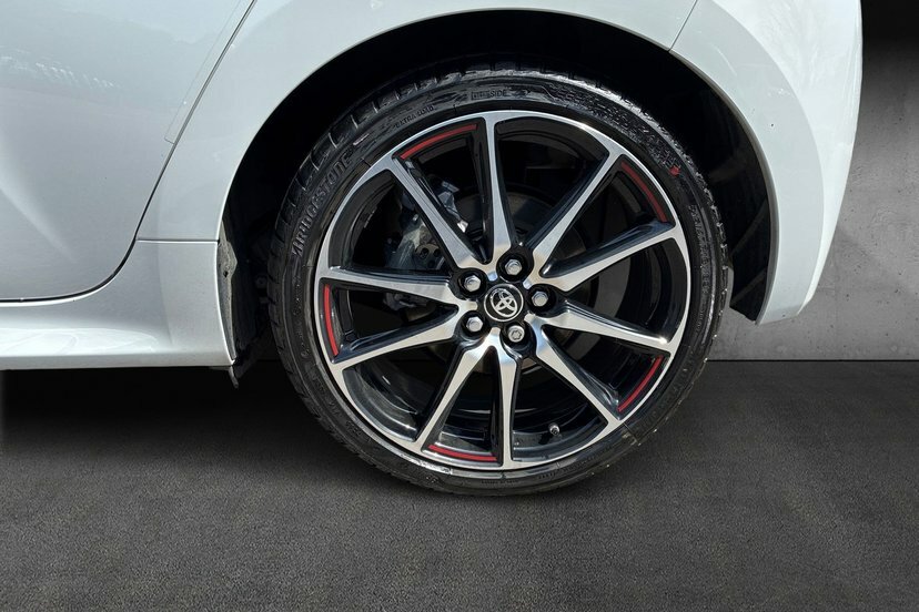 Toyota Yaris 1.5 Hybrid Excel Cvt Silver #18