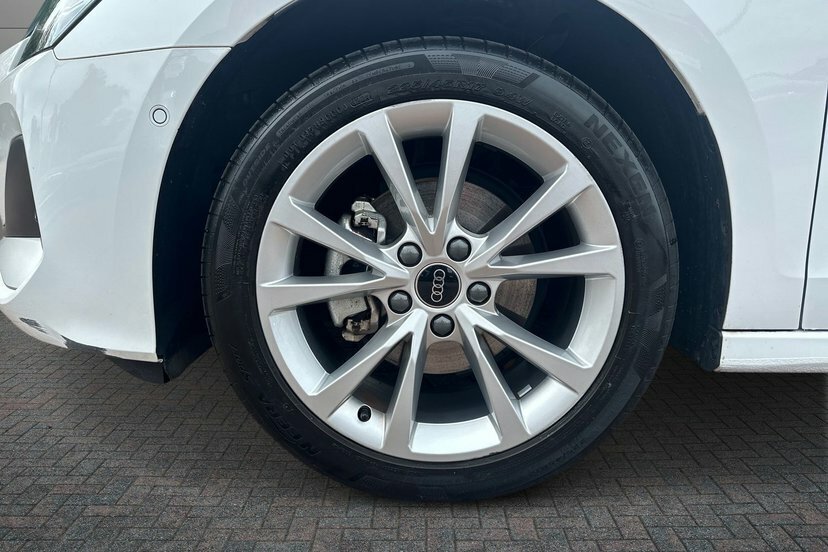 Audi A3 1.5 Tfsi 35 Sport Sportback S Tronic 1 VN74OOX White #5