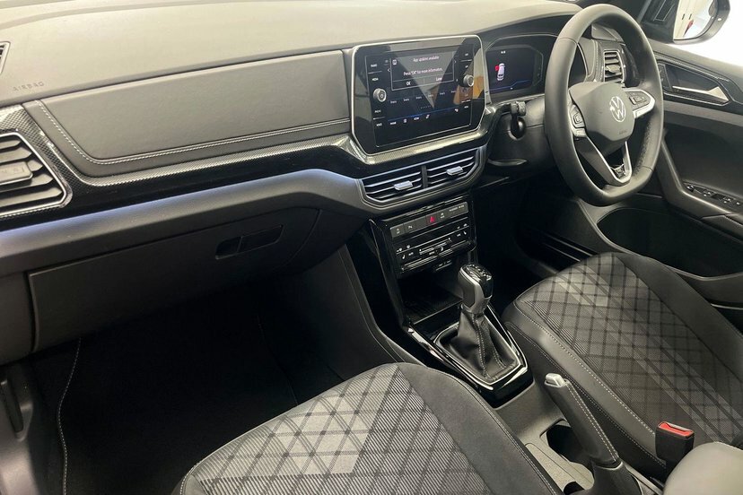 Volkswagen T-Cross 1.0 Tsi Black Edition Suv Dsg 115 Ps Black #2