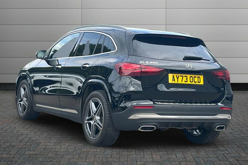 Mercedes-Benz GLA Class Gla200h Mhev Amg Line Executive Black #2