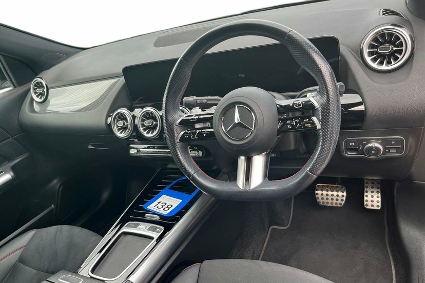 Mercedes-Benz GLA Class Gla200h Mhev Amg Line Executive Black #5