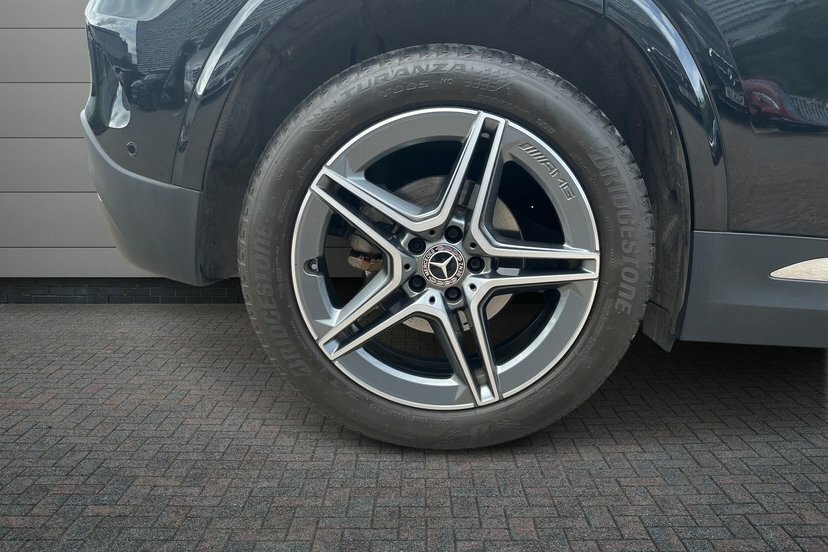 Mercedes-Benz GLA Class Gla200h Mhev Amg Line Executive Black #4