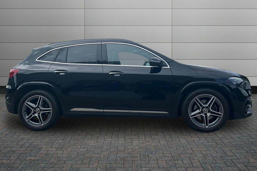 Mercedes-Benz GLA Class Gla200h Mhev Amg Line Executive Black #3