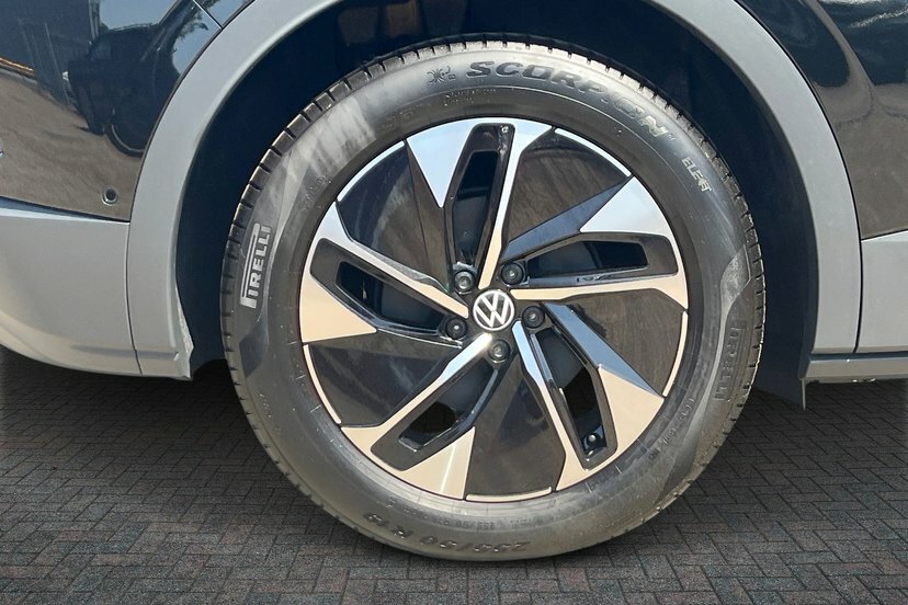 Volkswagen ID.4 Pro 77Kwh Match Suv 4Motion 286 Black #4