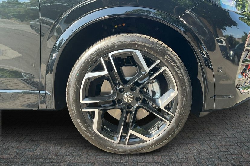 Volkswagen Tiguan 1.5 Tsi Ehybrid 19.7Kwh R-line Suv Plug Black #4