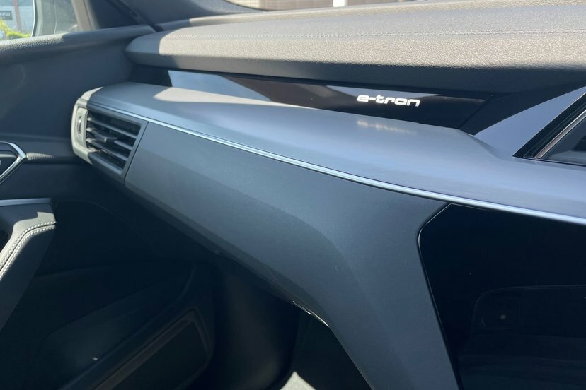 Audi Q8 e tron 300Kw 55 Quattro 114Kwh Sport 2023 Blue #27