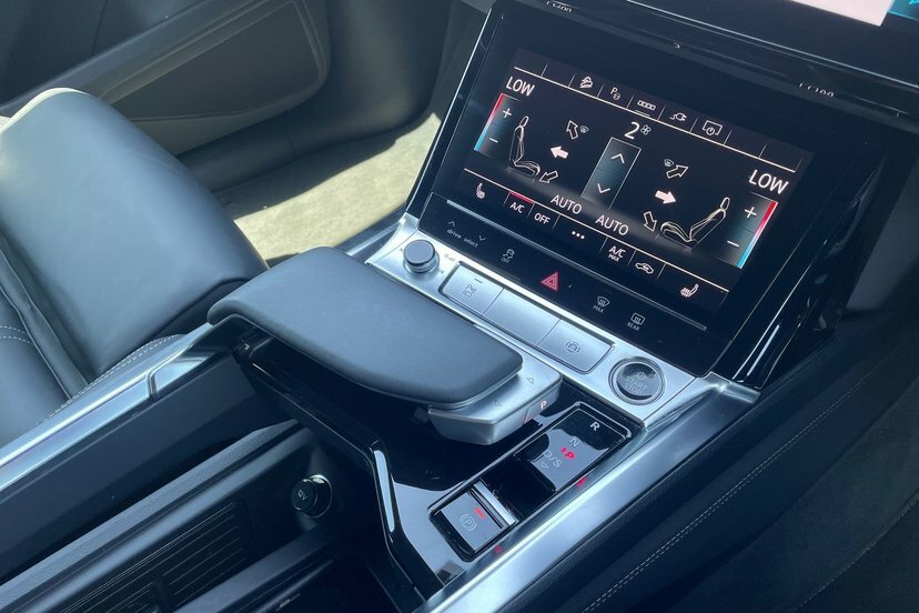 Audi Q8 e tron 300Kw 55 Quattro 114Kwh Sport 2023 Blue #32