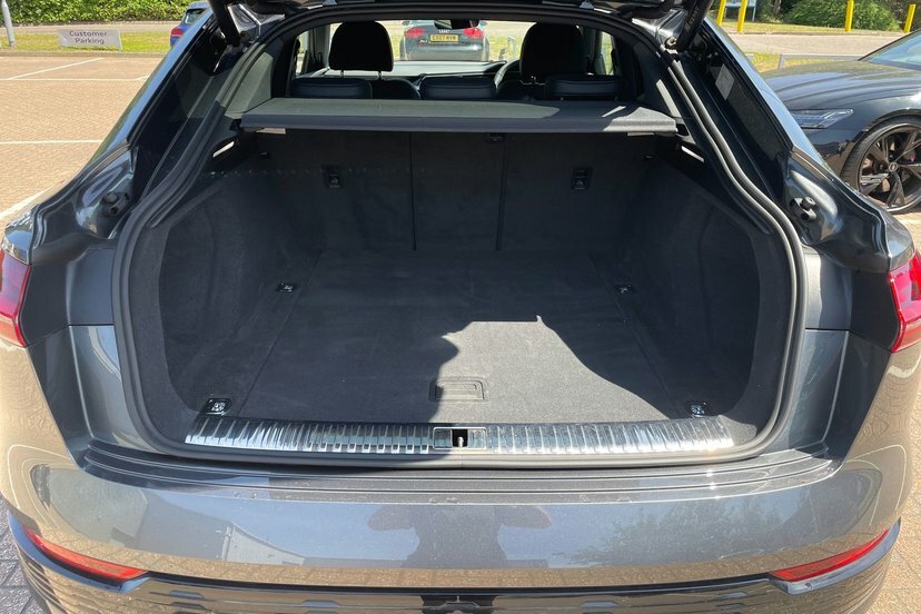 Audi Q8 e tron 300Kw 55 Quattro 114Kwh Sport 2023 Blue #11