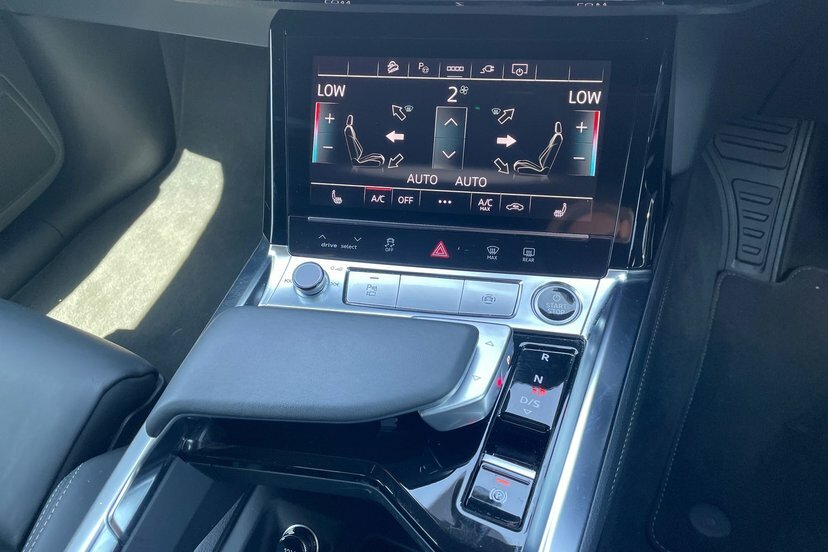 Audi Q8 e tron 300Kw 55 Quattro 114Kwh Sport 2023 Blue #31