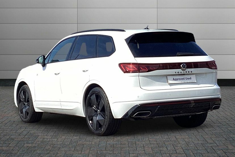 Volkswagen Touareg 3.0 Tdi V6 Black Edition Suv Tiptronic AO75KNF White #3