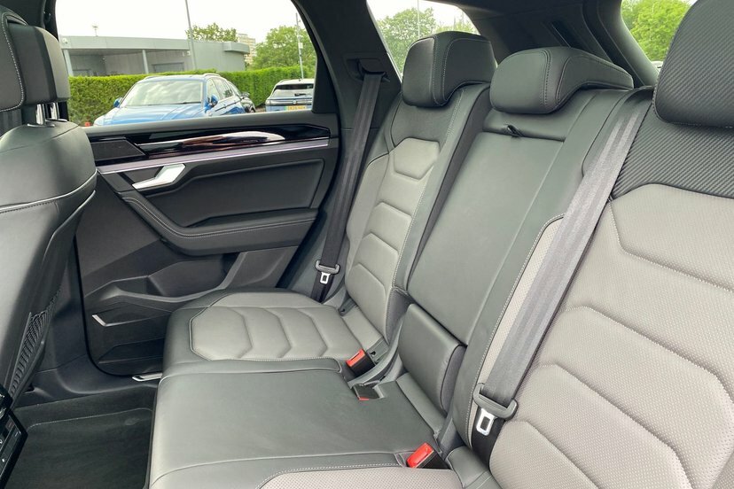 Volkswagen Touareg 8.9 Representative Apr 60 Months Pcp Silver #17