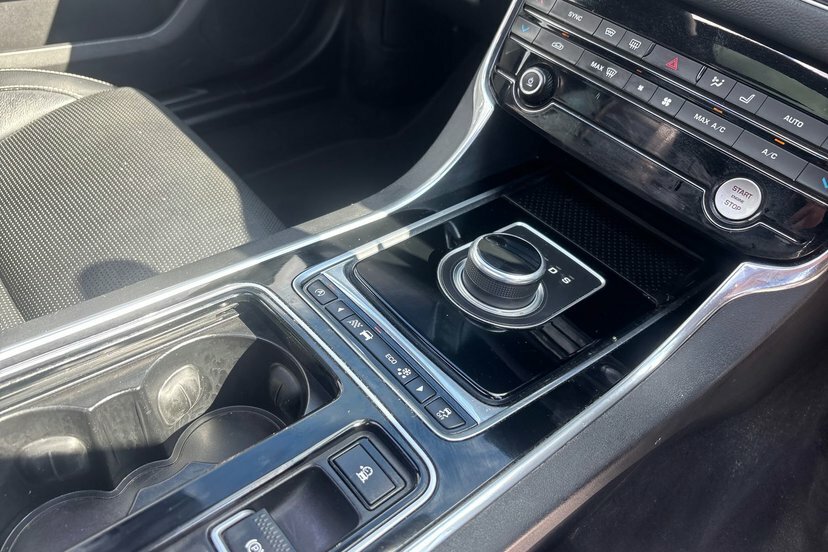 Jaguar XF R-sport Saloon Blue #8