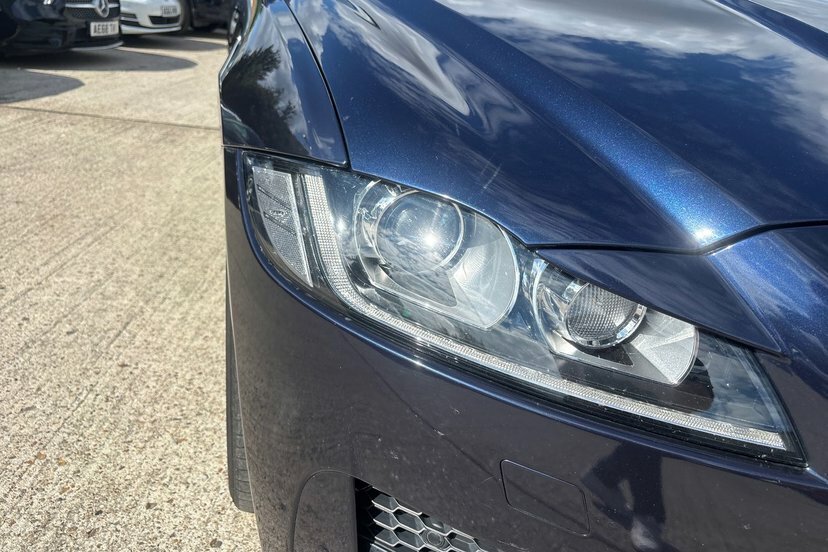 Jaguar XF R-sport Saloon Blue #25