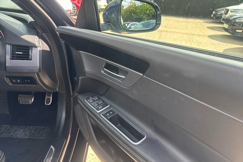 Jaguar XF R-sport Saloon Blue #11