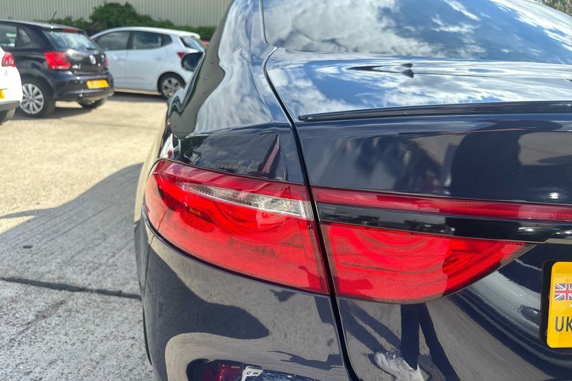 Jaguar XF R-sport Saloon Blue #26