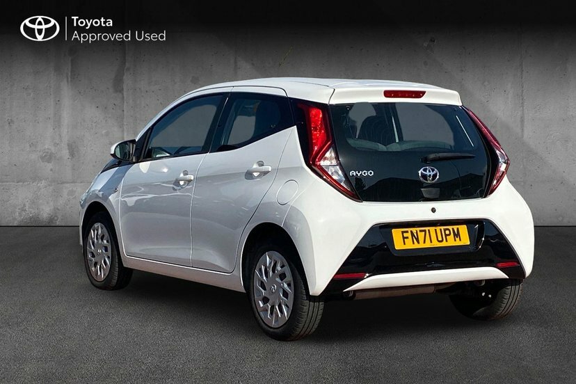 Toyota Aygo 1.0 Vvt-i X-play Hatchback 71 P White #4