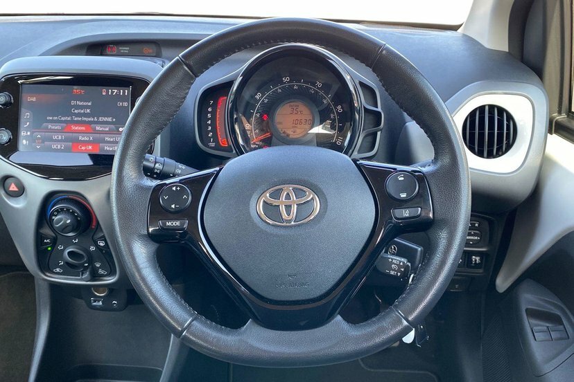 Toyota Aygo 1.0 Vvt-i X-trend Black #8