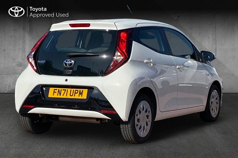 Toyota Aygo 1.0 Vvt-i X-play Hatchback 71 P White #2