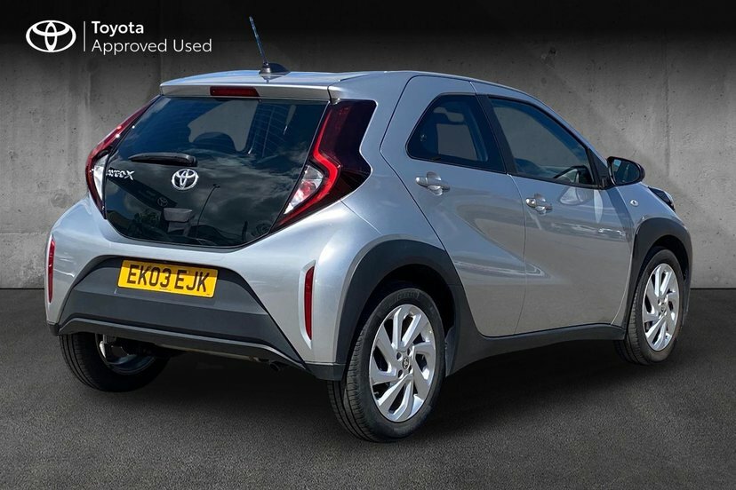 Toyota Aygo X 1.0 Vvt-i Pure Hatchback 72 Ps Silver #2