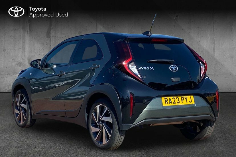 Toyota Aygo X 1.0 Vvt-i Edge Hatchback 72 Ps Black #4