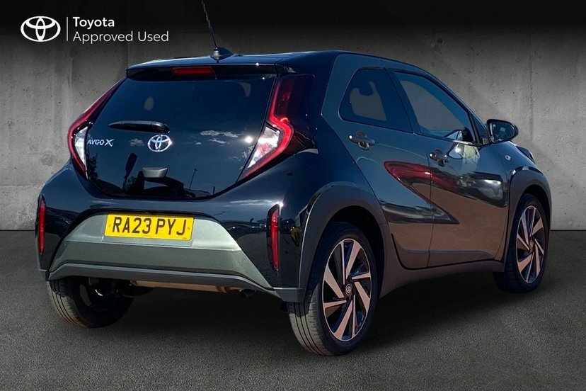 Toyota Aygo X 1.0 Vvt-i Edge Hatchback 72 Ps Black #2