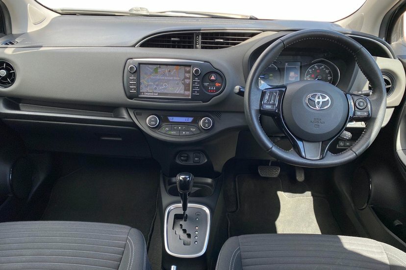 Toyota Yaris 1.5 Vvt-h Icon Tech Hatchback Hybrid E- Grey #5