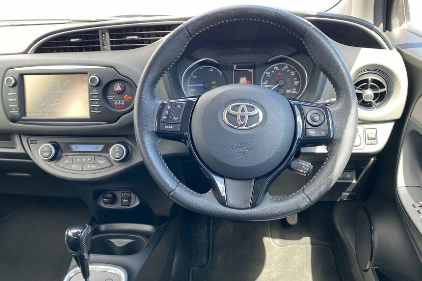 Toyota Yaris 1.5 Vvt-h Icon Tech Hatchback Hybrid E- Grey #6