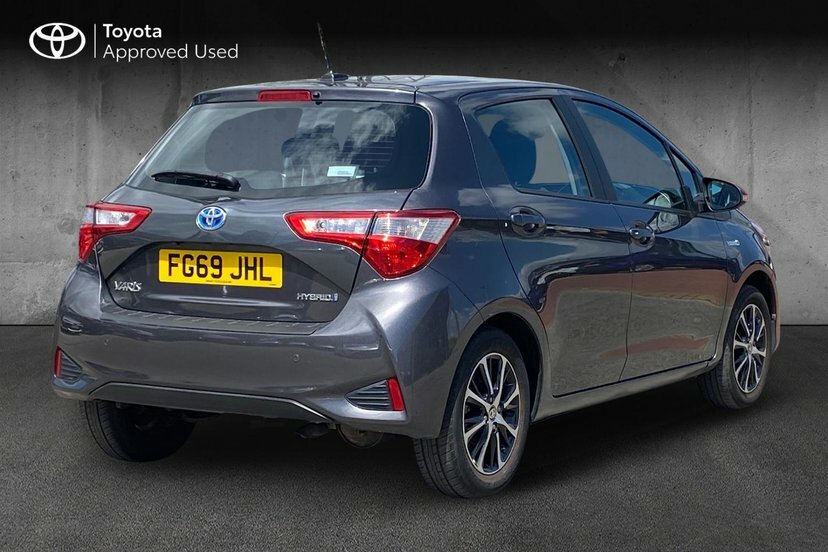 Toyota Yaris 1.5 Vvt-h Icon Tech Hatchback Hybrid E- Grey #2