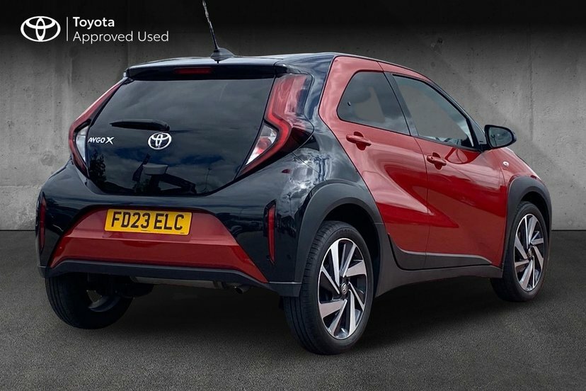 Toyota Aygo X 1.0 Vvt-i Edge Hatchback 72 Ps Black #2