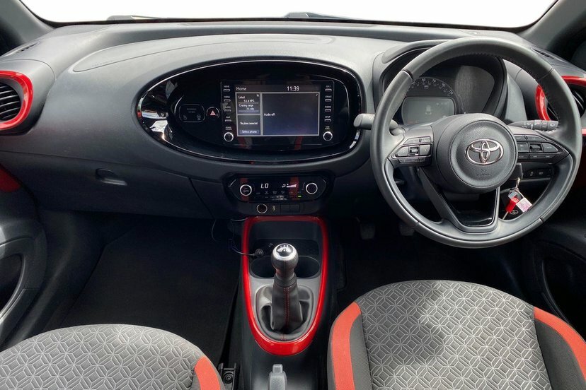 Toyota Aygo X 1.0 Vvt-i Edge Hatchback 72 Ps Black #5
