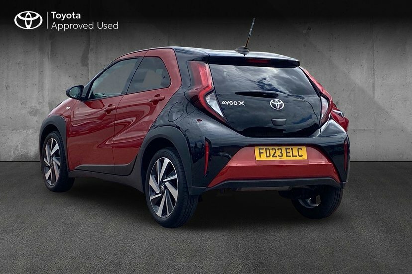 Toyota Aygo X 1.0 Vvt-i Edge Hatchback 72 Ps Black #4