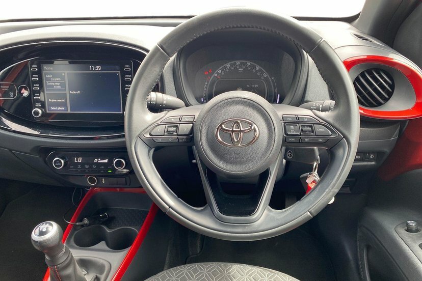 Toyota Aygo X 1.0 Vvt-i Edge Hatchback 72 Ps Black #6