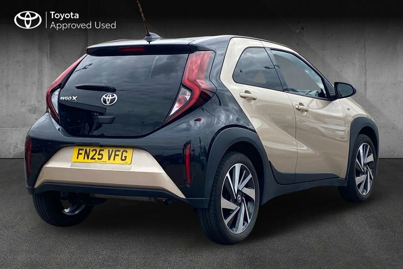 Toyota Aygo X 1.0 Vvt-i Edge Hatchback 72 Ps Black #2