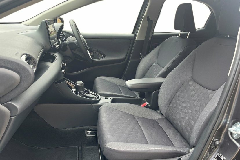 Toyota Yaris 1.5 Vvt-h Design Hatchback Hybrid E-cvt Grey #2
