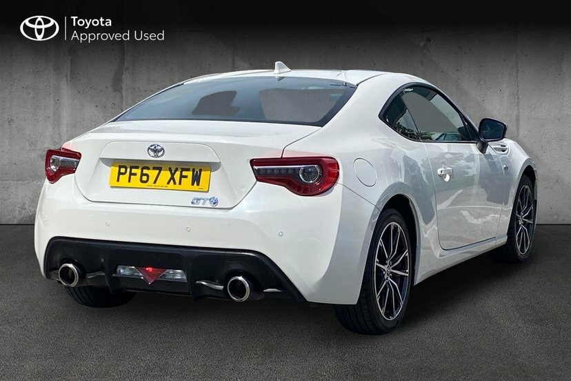 Toyota GT86 2.0 Boxer D-4s Coupe 200 Ps White #2