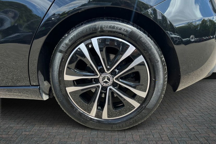 Mercedes-Benz A Class 1.3 A200h Mhev Sport Executive Hatchback Pet Black #4