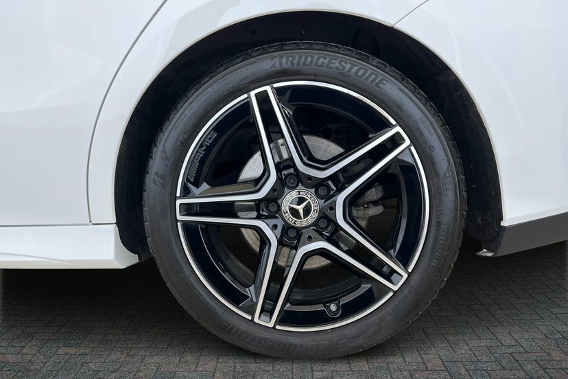 Mercedes-Benz CLA Class Cla 200 Amg Line Premium Coupe White #4