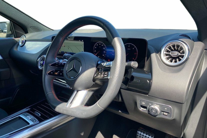 Mercedes-Benz GLA Class Gla220d Amg Line Executive Suv 4Matic Black #5