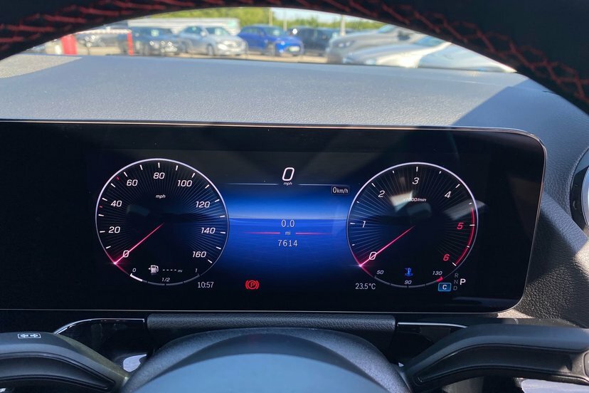 Mercedes-Benz GLA Class Gla220d Amg Line Executive Suv 4Matic Black #6