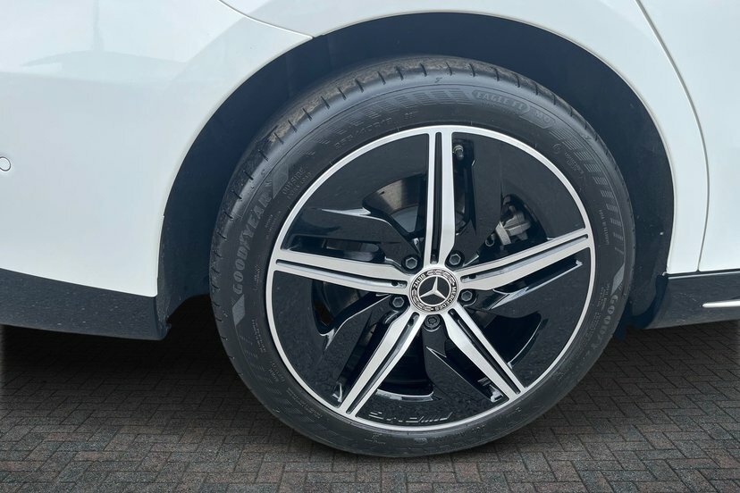 Mercedes-Benz CLA Class Cla250 85Kwh Amg Line Edition Saloon Electr White #3