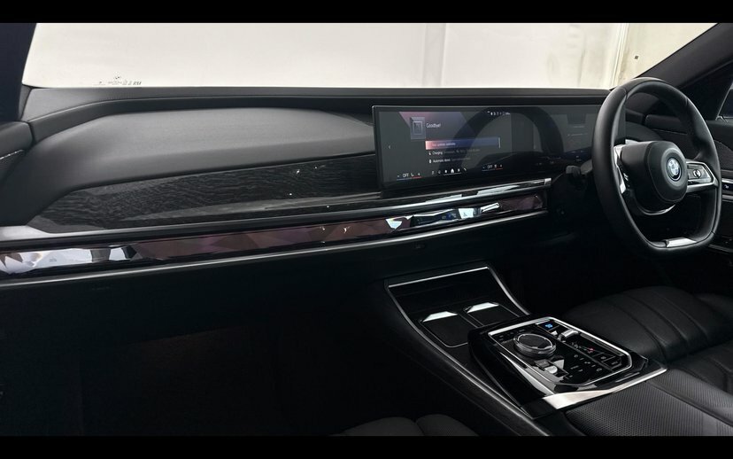 BMW i7 485Kw M70 Xdrive 105.7Kwh 2025 Blue #7