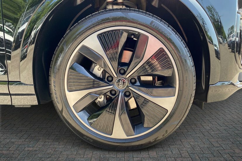 Audi Q6 E-Tron 100Kwh Black Edition Suv Quattro Black #5