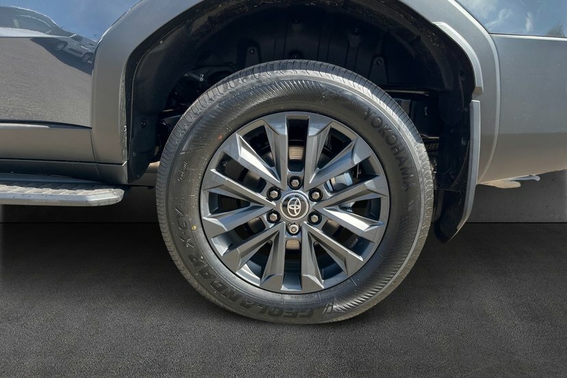 Toyota Land Cruiser 2.8D Mhev Invincible Suv Hybrid 4W Grey #5