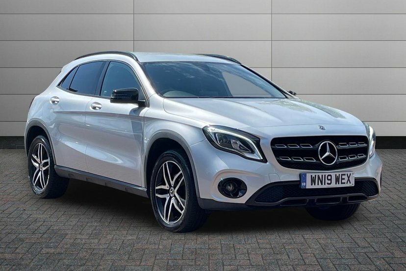 Mercedes-Benz GLA Class 1.6 Gla180 Gpf Urban Edition Suv 7G-dct Silver