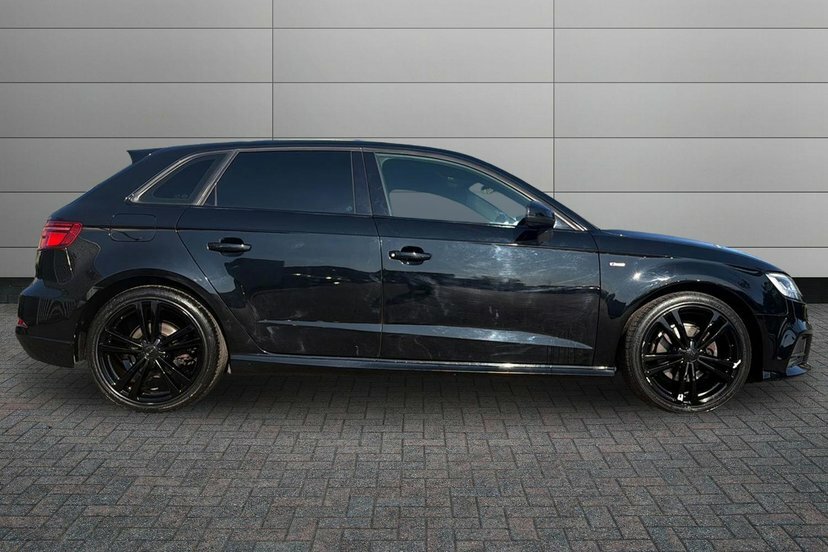 Audi A3 1.5 Tfsi Cod 35 S Line Sportback Black #4